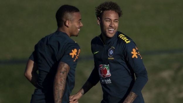  Enquanto Gabriel Jesus tem contrato com a Adidas, Neymar é patrocinado individualmente pela Nike  (Foto: AFP/Getty Images via BBC)