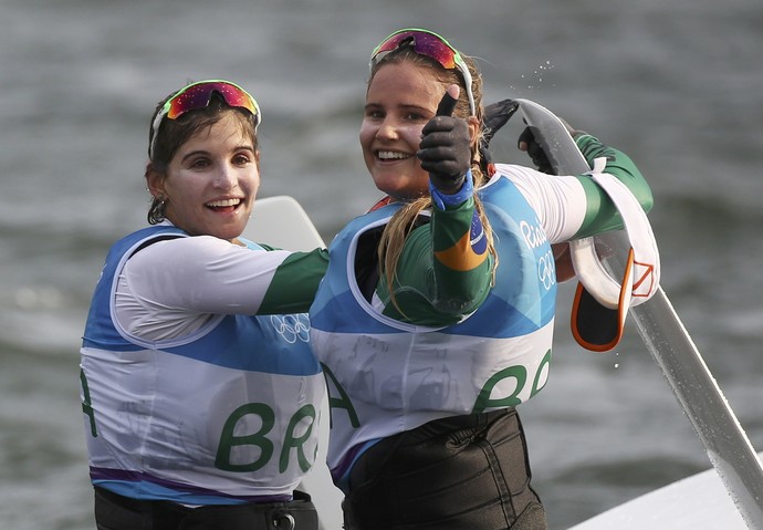 Martine Gral e Kahena Kunze, ouro vela Rio 2016 (Foto: Reuters)