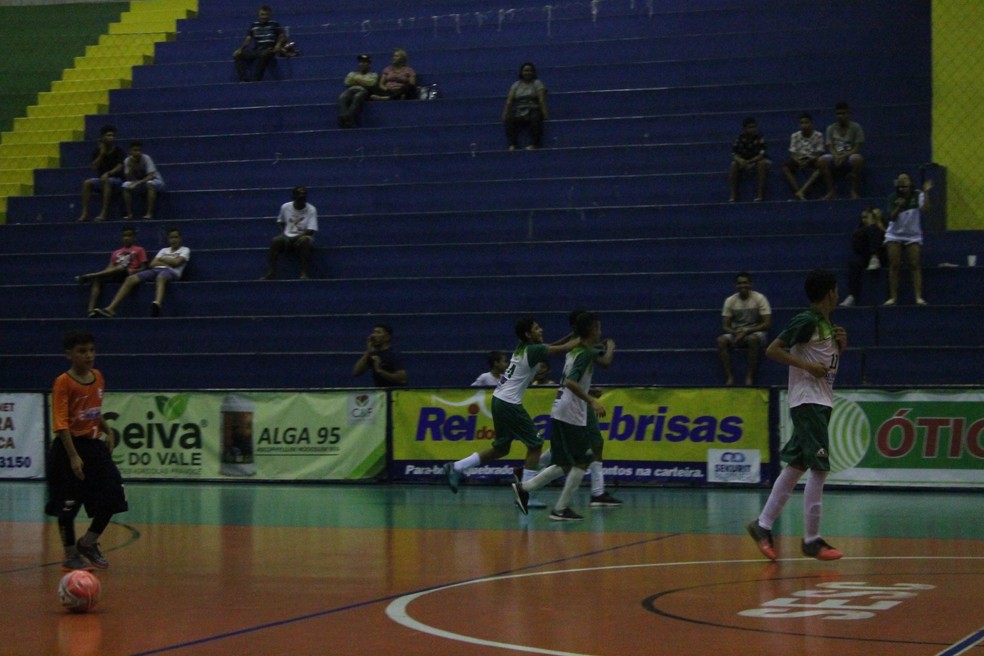 A vitória garantiu a Escola Ana Nery na final do sub-14. O adversário é o Colégio Auxiliadora (Foto: Emerson Rocha)