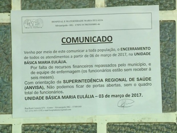 Comunicado na porta do hospital informa encerramento das atividades em Silvianópolis (Foto: Reprodução EPTV/Edson de Oliveira)