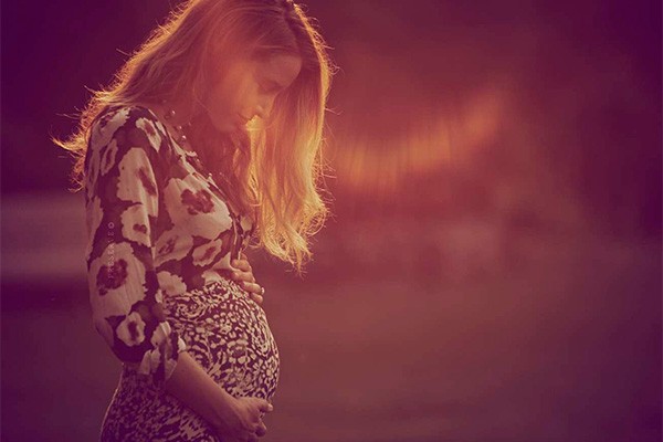A primeira foto de Blake grávida (Foto: Eric Lively)