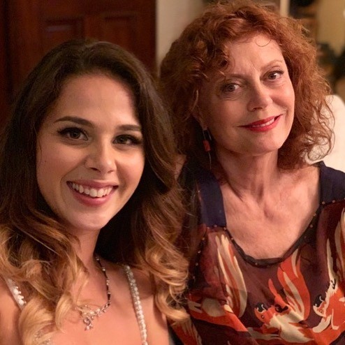 Susan Sarandon vai ao casamento de Cody Williams, filho de Robin Williams, e Maria Flores Williams (Foto: Cassie Valente)