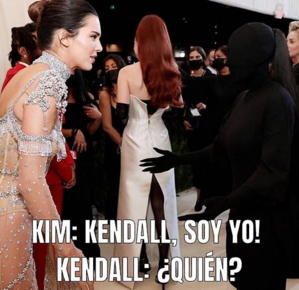 Kim Kardashian admite que chorou ao virar meme e ser comparada com