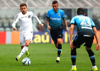 Com dúvidas, Grêmio e Santos duelam na Arena em confronto direto no G-4