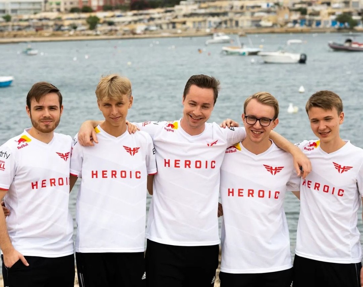 RMR Europa 2022 Heroic lança camisa verde e amarela com trecho do hino