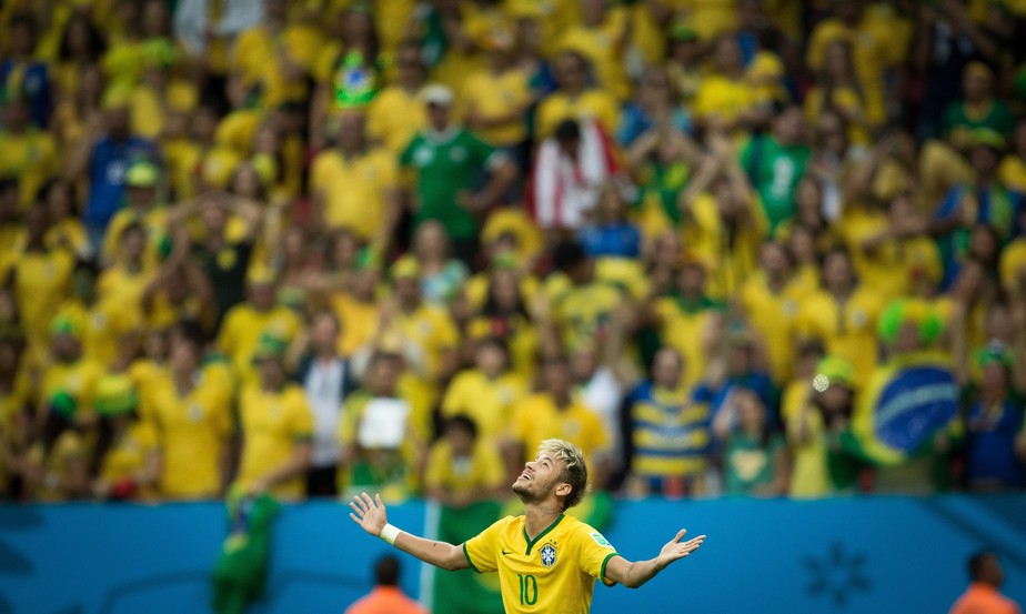 Neymar marcou duas vezes na partida contra Camarões na Copa do Mundo de 2014