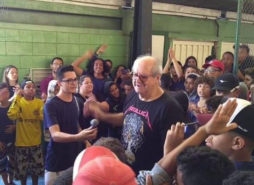 Francisco Garrido foi homenageado em seu último dia dando aula em uma escola de Salto — Foto: Arquivo Pessoal