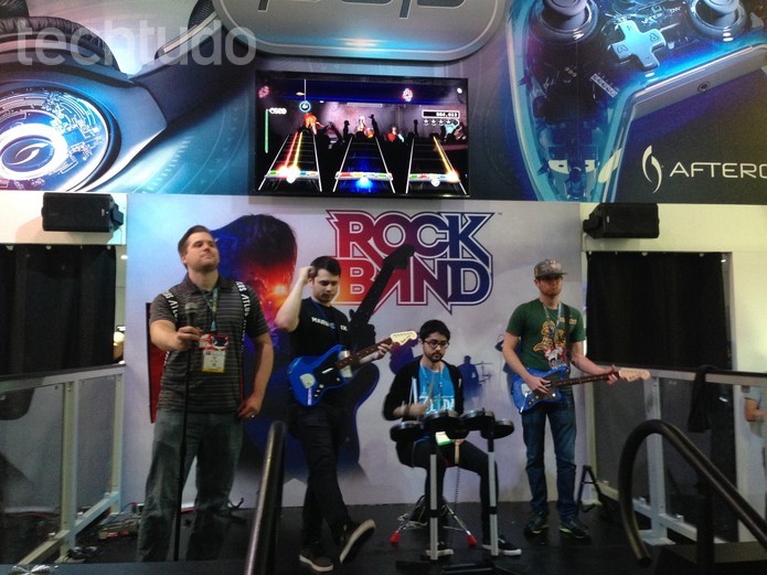 Rock Band Rivals terá nova guitarra e mais (Foto: Felipe Vinha/TechTudo)