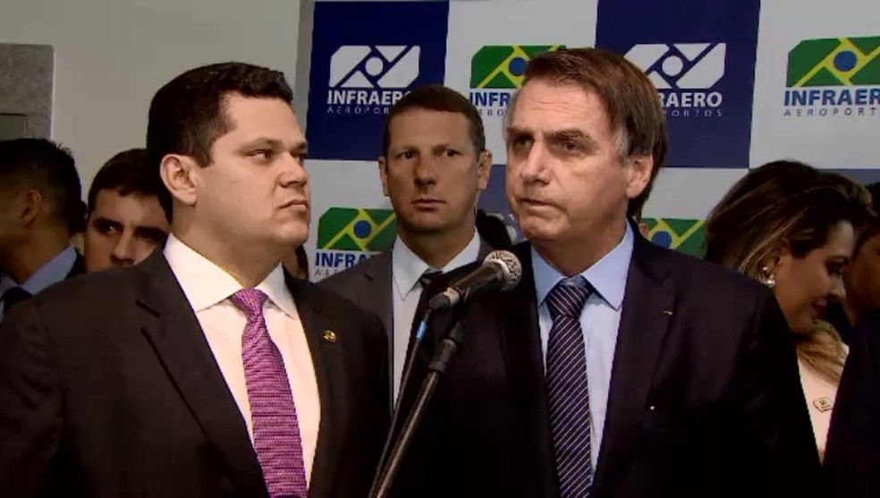 Jair Bolsonaro concedeu entrevista coletiva à imprensa na inauguração do novo Aeroporto Internacional de Macapá — Foto: Reprodução/Rede Amazônica