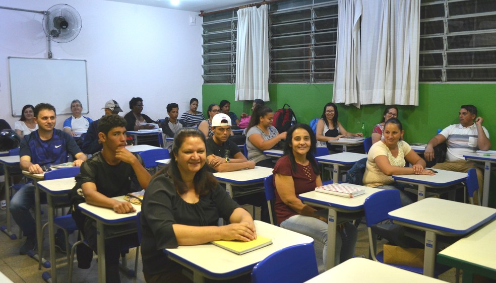Educa&ccedil;&atilde;o de Jovens e Adultos tem inscri&ccedil;&otilde;es abertas em Araraquara &mdash; Foto: Fabiana Assis/G1