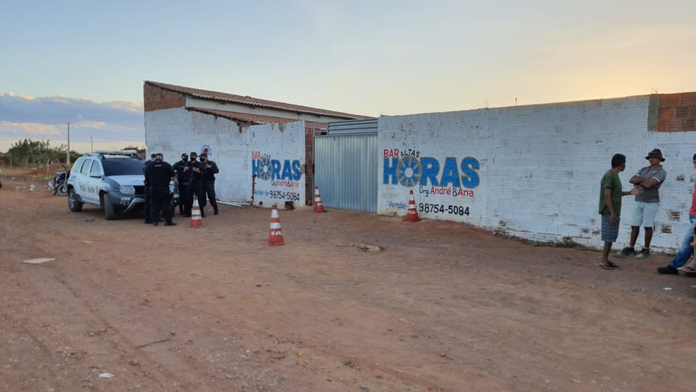 Homens foram mortos a tiros em uma bar no munic&iacute;pio de Serra do Mel, regi&atilde;o Oeste do Estado &mdash; Foto: Alcivan Vilar