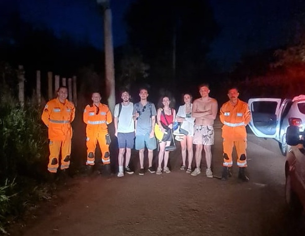 Resgate do grupo foi realizado neste sábado — Foto: Corpo de Bombeiros 