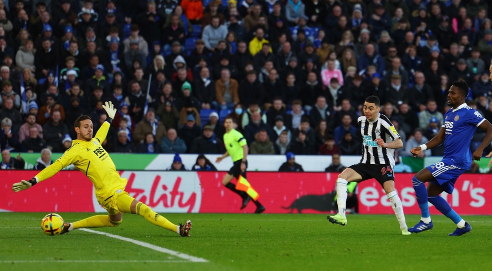 Almirón fez o segundo gol do Newcastle — Foto: REUTERS