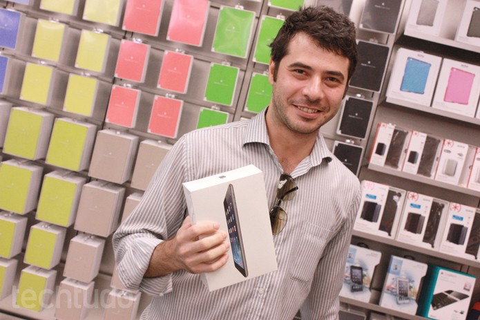 Primeiro comprador da primeira Apple Store do Brasil (Foto: Allan Melo / TechTudo)