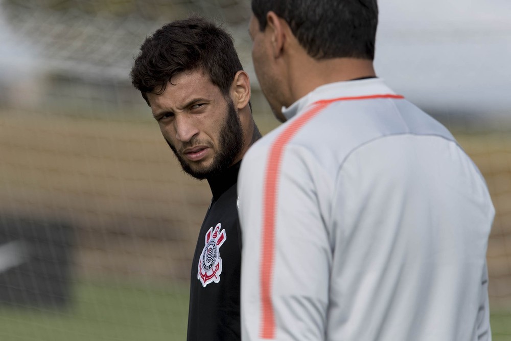 Questionado, Juninho Capixaba diz não temer concorrência no Corinthians