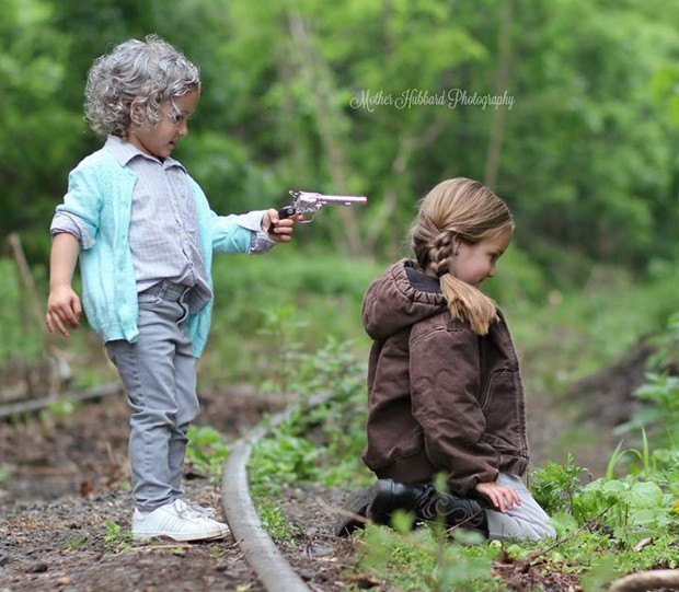 Fotógrafo Mother Hubbard colocou crianças em ensaio inspirado em 'The Walking Dead' (Foto: Mother Hubbard )