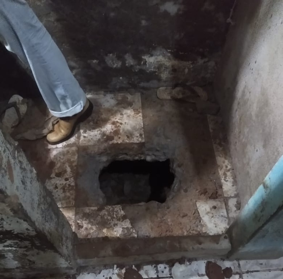 Buraco foi descoberto durante revista na unidade prisional  — Foto: Polícia Penal/Divulgação