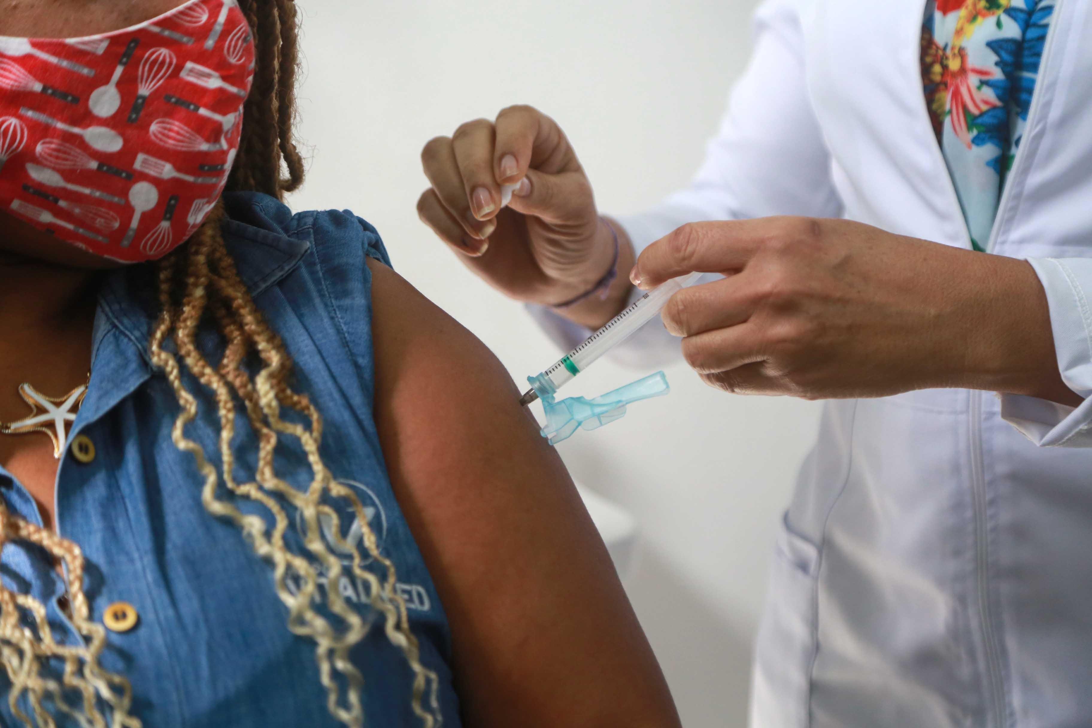 Vacinação contra Covid-19 segue em Salvador na sexta-feira; veja lista de postos