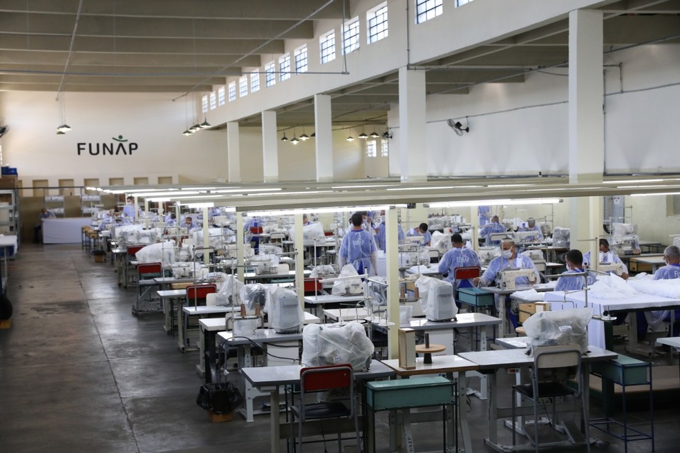 Presos iniciam produção de máscaras em Tremembé — Foto: Ana Paula Igual/Funap