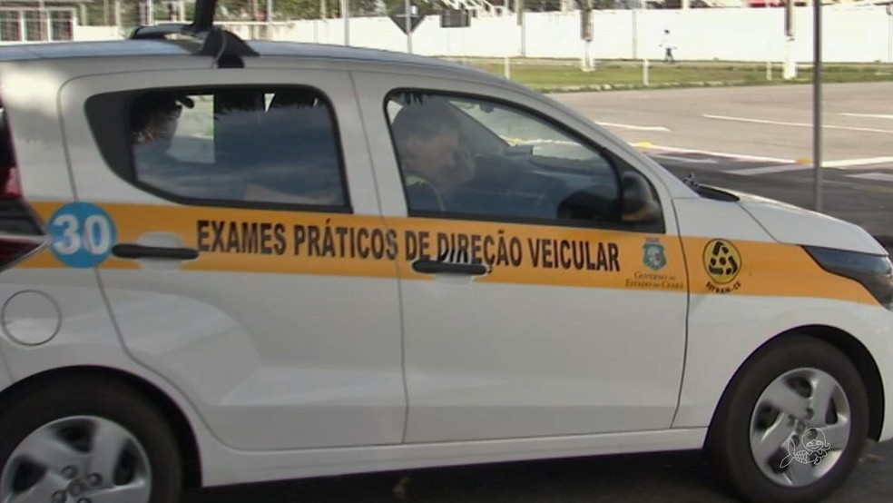 Carros do Detran com monitoramento por câmeras de vídeo são usados para exames de direção. (Foto: Detran/Divulgação)