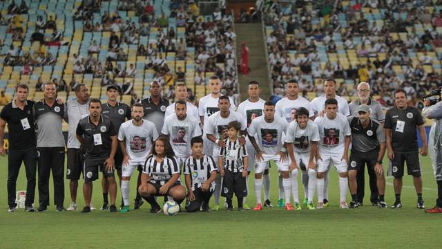 Resende faz homenagem aos garotos do Ninho