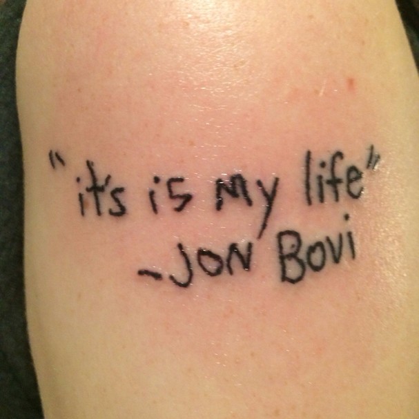 Tatuagem em homenagem a Bon Jovi (Foto: Reddit)