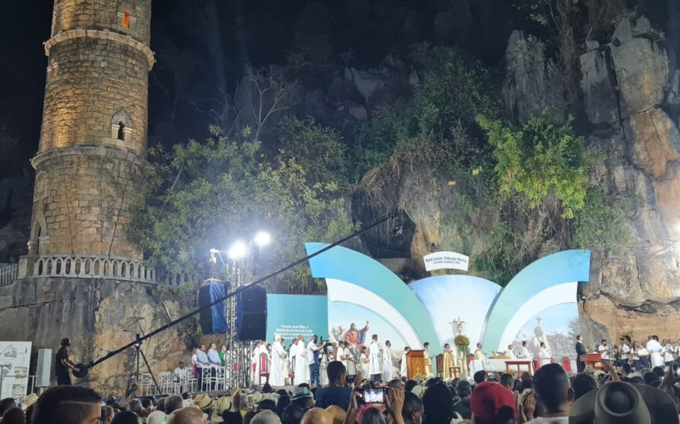 Romaria acontece na cidade de Bom Jesus da Lapa — Foto: Marta Ortega/TV Oeste