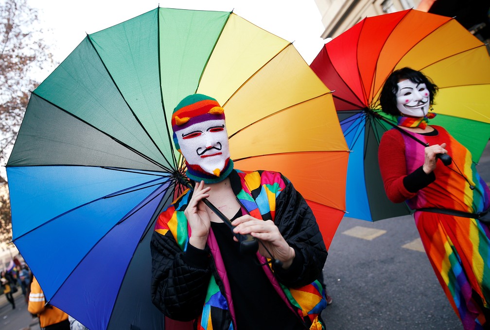 Parada do Orgulho LGBT em Santiago — Foto: Rodrigo Garrido/Reuters