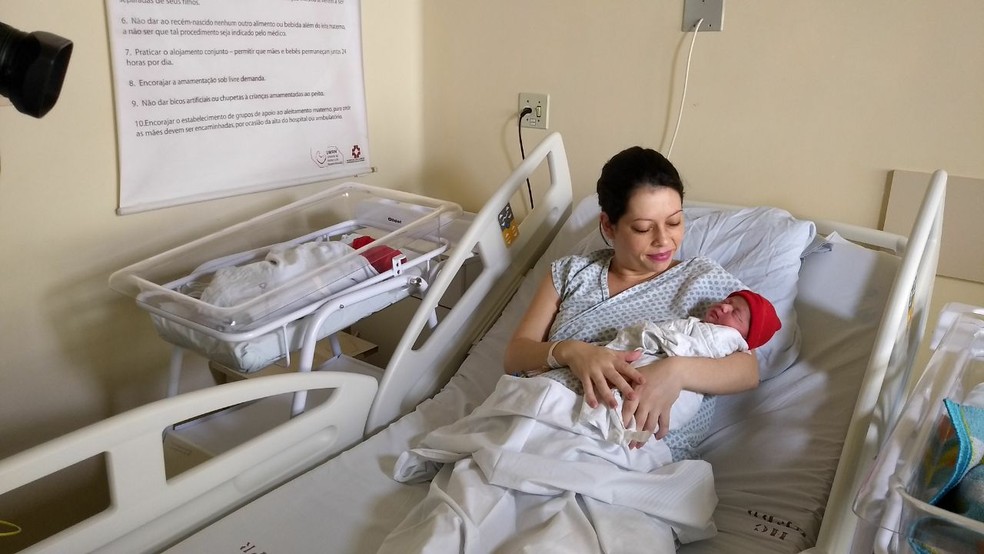 Michele descobriu que estava grávida de gêmeos na oitava semana de gestação (Foto: Marcelo Rocha/RPC)