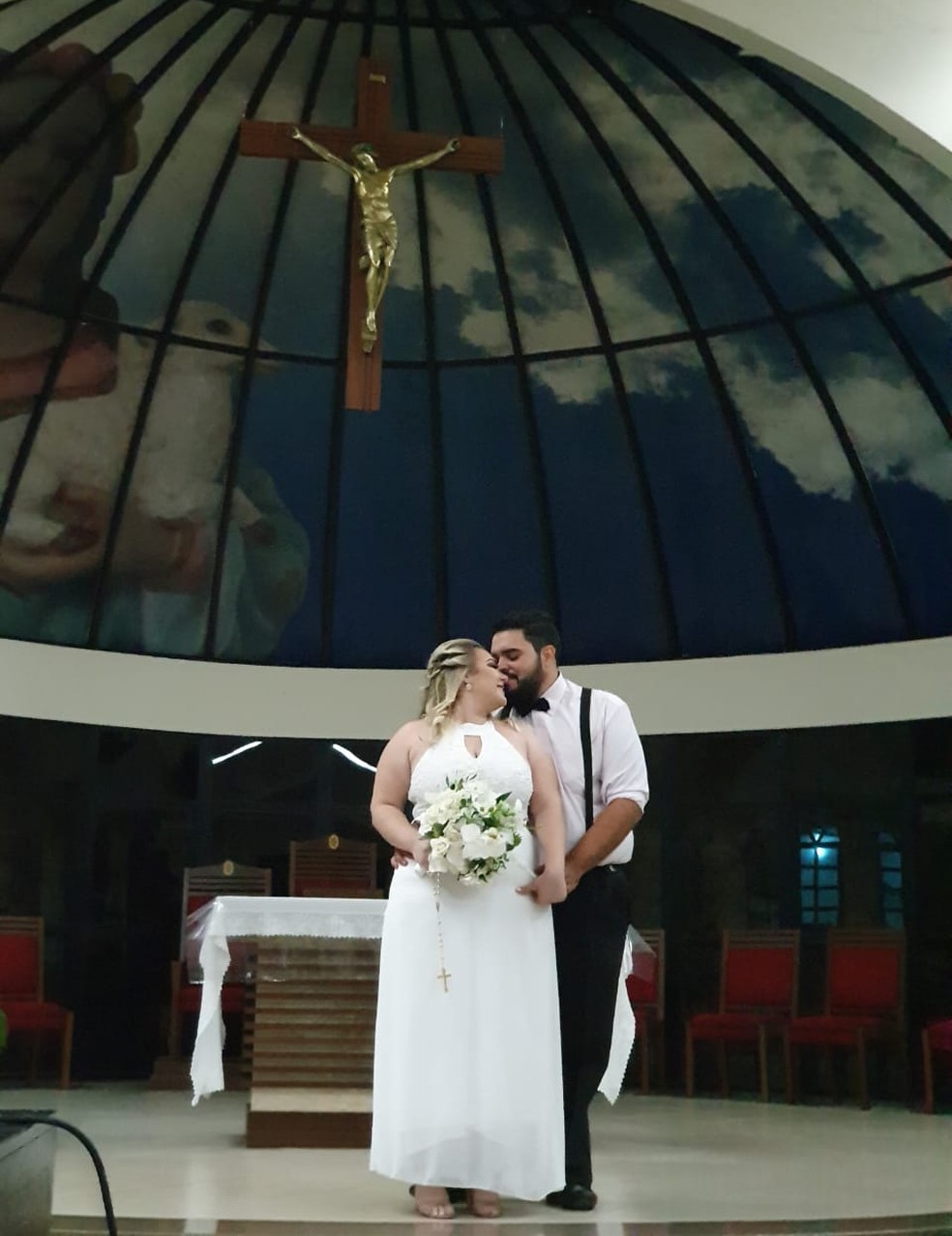 Casal decidiu manter o casamento e transmitir ao vivo para que os amigos e familiares pudessem acompanhar  — Foto: Lina Graziela/Arquivo pessoal