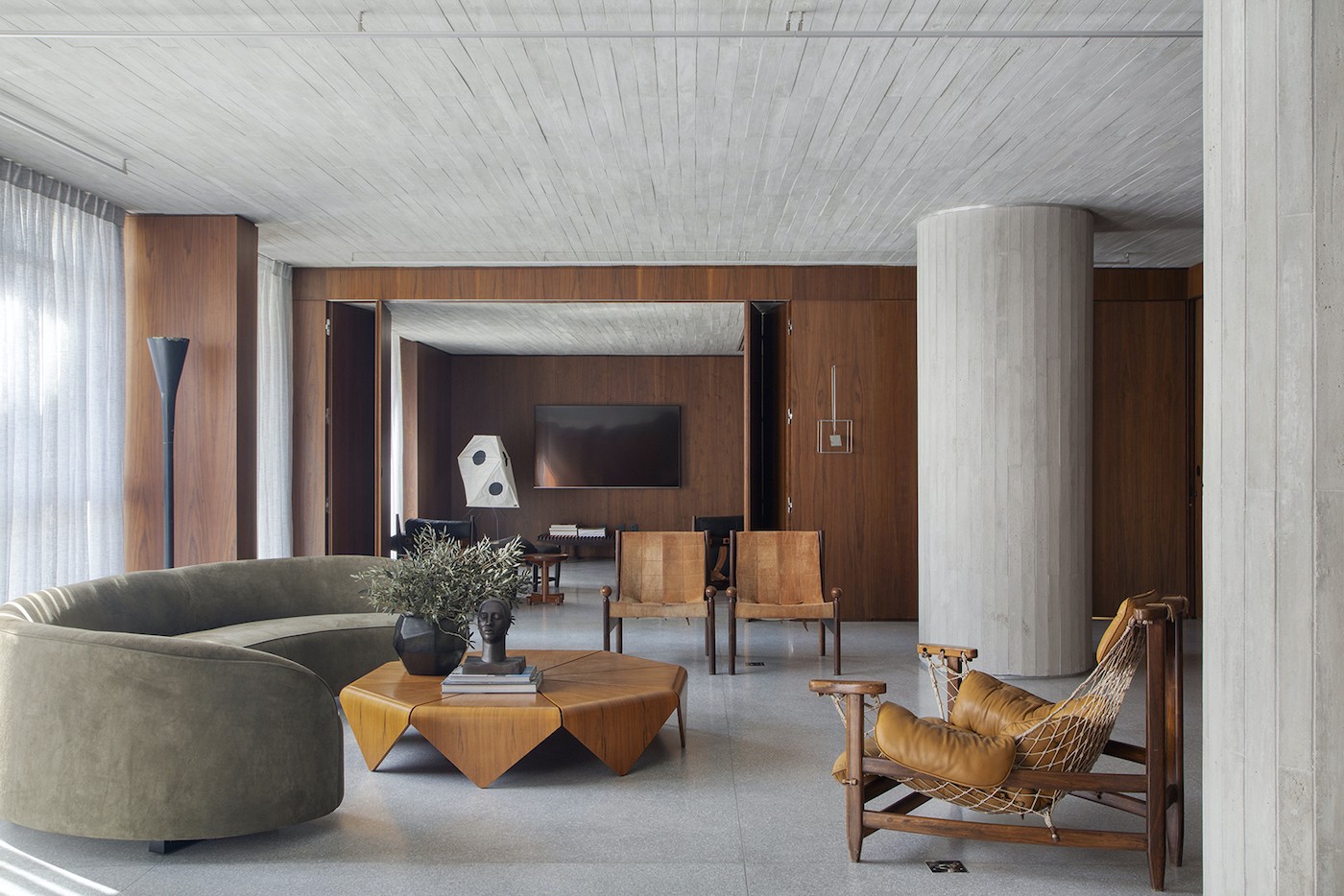 O projeto do Apartamento DN, com 230 m² em um prédio dos anos 1970, levou o IF Gold Award — Foto: Denilson Machado / Divulgação