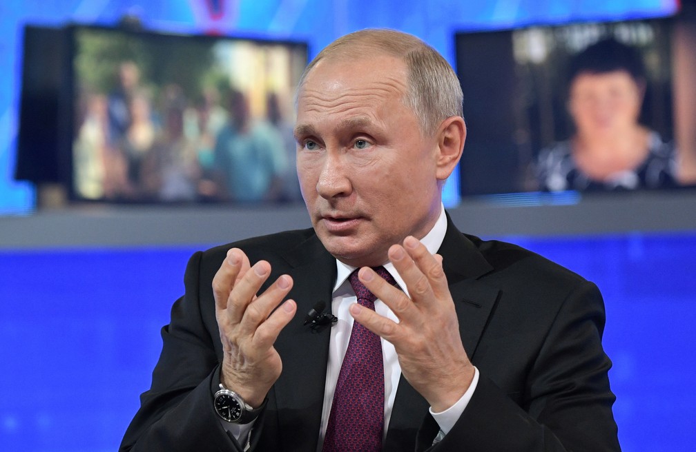 Putin participa de programa na TV estatal russa — Foto: Sputnik/Alexey Nikolsky/Kremlin via Reuters