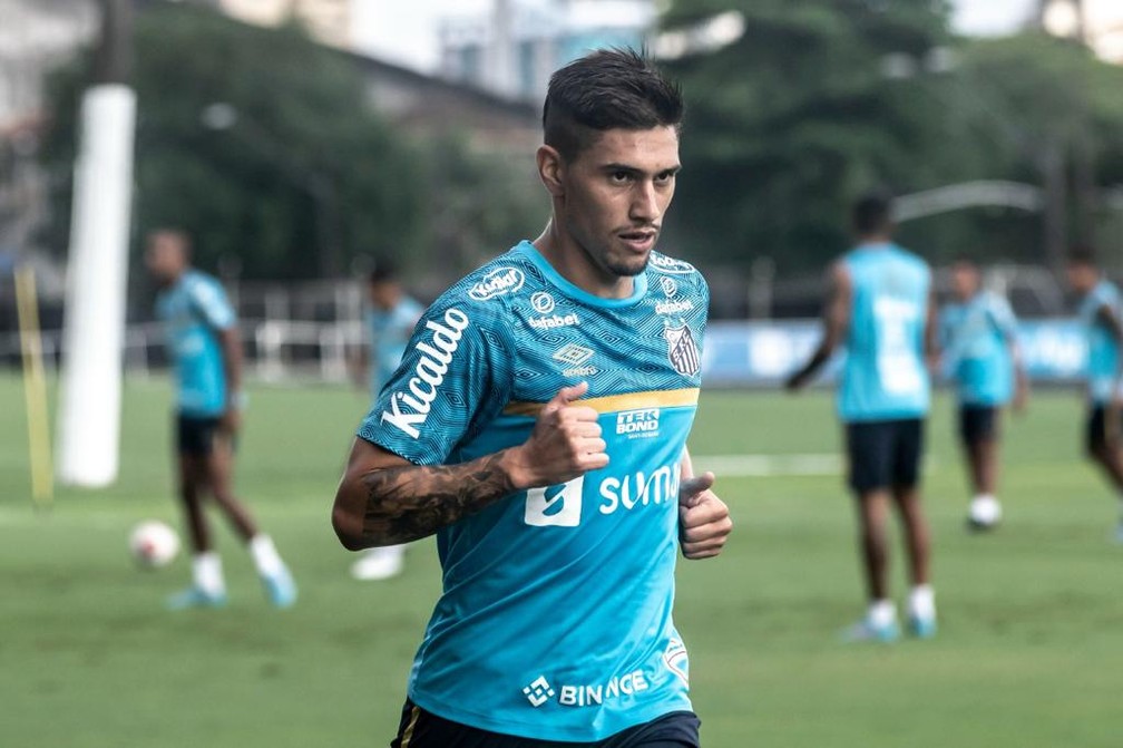 Emiliano Velázquez durante treino do Santos — Foto: Ivan Storti/Santos FC