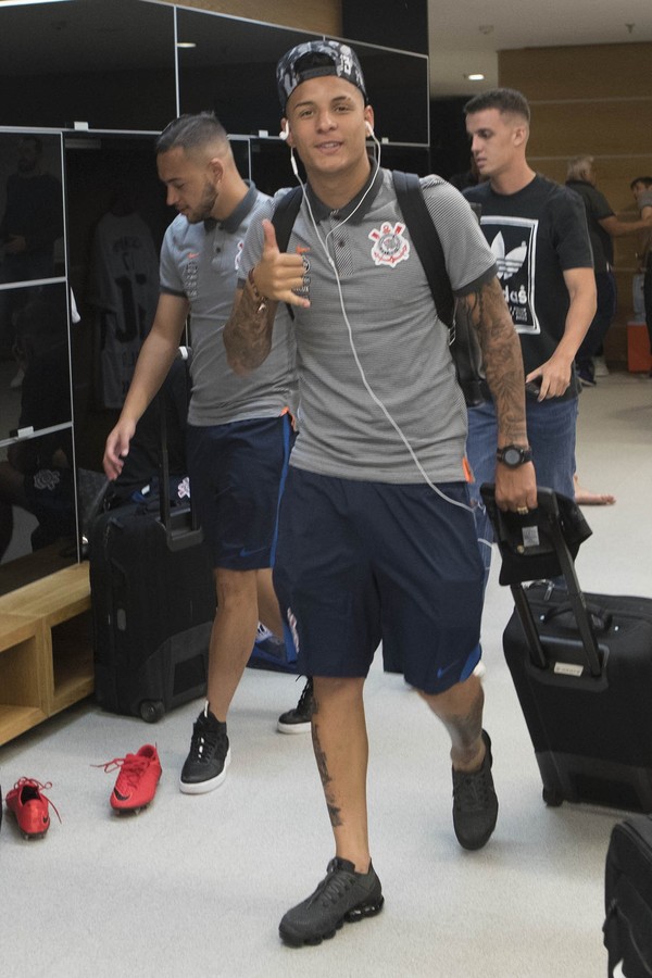 Corinthians oficializa venda de Guilherme Arana ao Sevilla