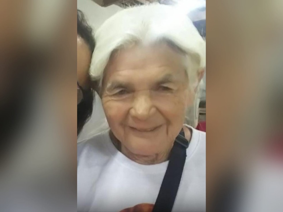 Raimunda Maria Soares, 81 anos, chegou a ser socorrida após ser atropelada pelo carro desgovernado, mas não resistiu aos ferimentos. — Foto: Arquivo pessoal