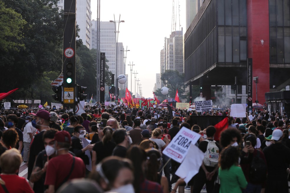 São Paulo - Manifestantes protestam contra o presidente Jair Bolsonaro neste sábado (29) — Foto: Leo Orestes/FramePhoto/Estadão Conteúdo