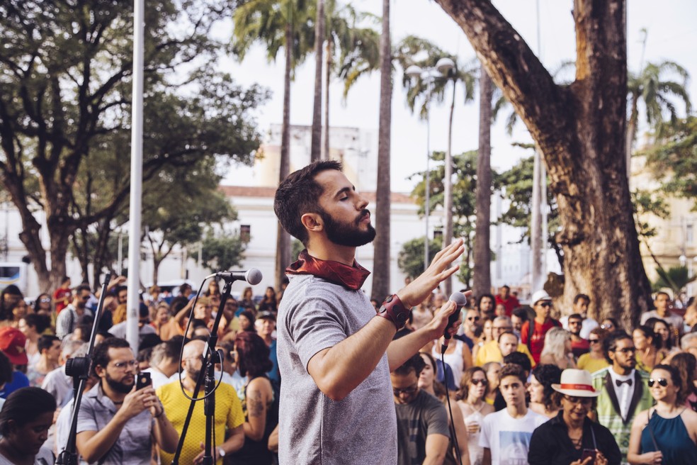 Romero Ferro se apresenta na Praça do Arsenal e no Pátio de São Pedro, no Centro do Recife — Foto: Lana Pinho/Divulgação