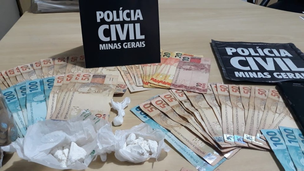 Homem é preso com dinheiro e porções de droga em Poços de Caldas — Foto: Reprodução EPTV