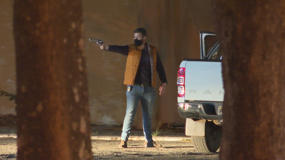 Corregedoria da PM faz reconstituição de crime que resultou na morte de médico no DF — Foto: TV Globo/Reprodução
