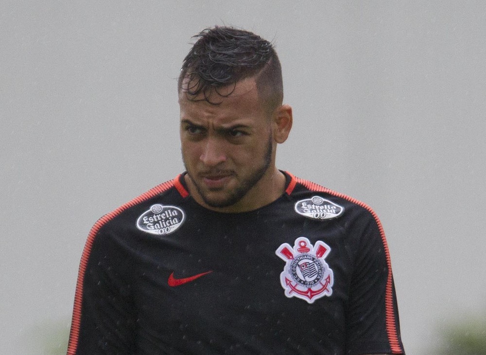 Vendeu! Corinthians já recebeu R$ 13  milhões da venda de Maycon ao Shakhtar