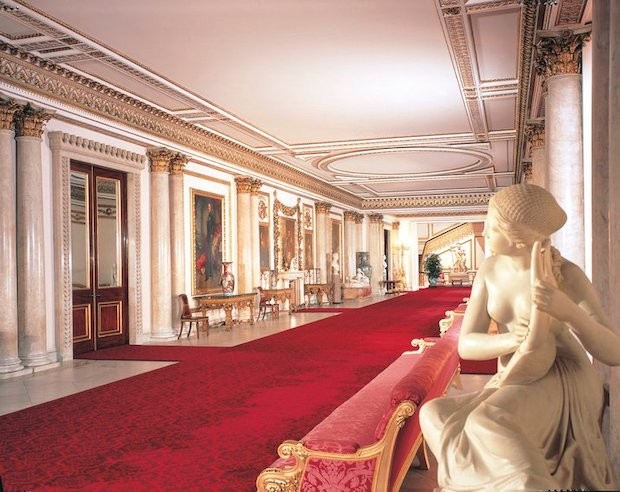 O Salão de Mármore fica logo abaixo da Galeria de Imagens e foi projetado para a exibição de esculturas (Foto: The Royal Collection Trust / Divulgação)