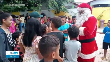 Papai Noel visita crianças em comunidade quilombola
