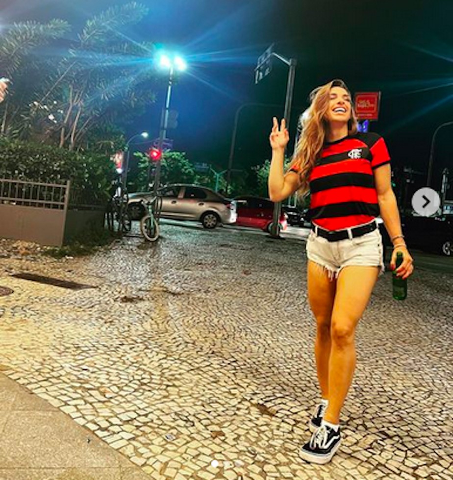 A lutadora Mackenzie Dern com a camisa do Flamengo