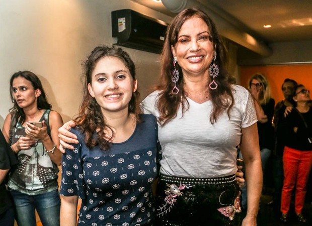 Isadora Ribeiro e a filha, Maria Sampaio (Foto: AgNews)