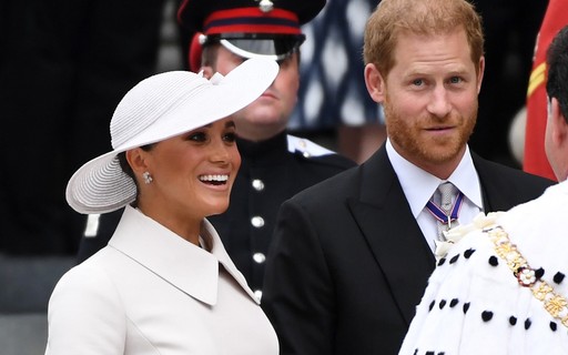 Príncipe Harry e Meghan Markle vão ao Culto de Ação de Graças com Família Real