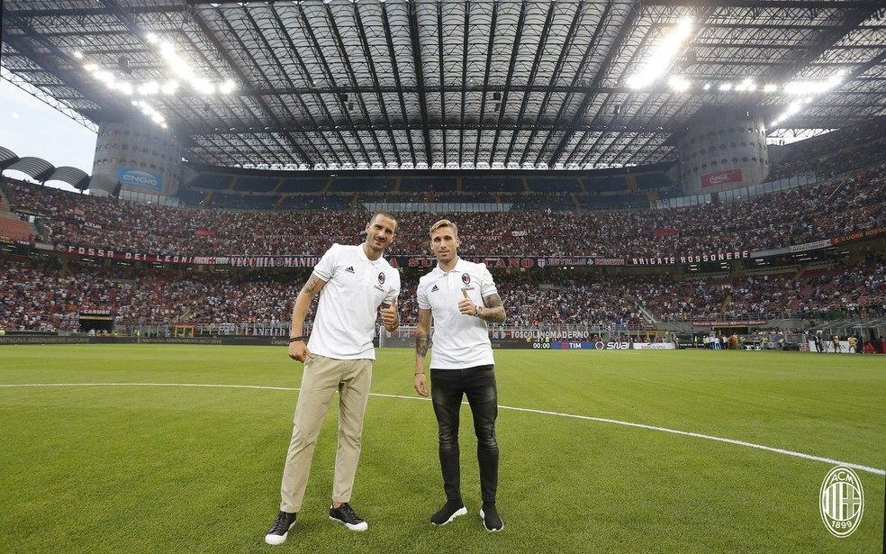 Bonucci e Biglia foram apresentados à torcida no jogo desta quinta (Foto: Reprodução Twitter)