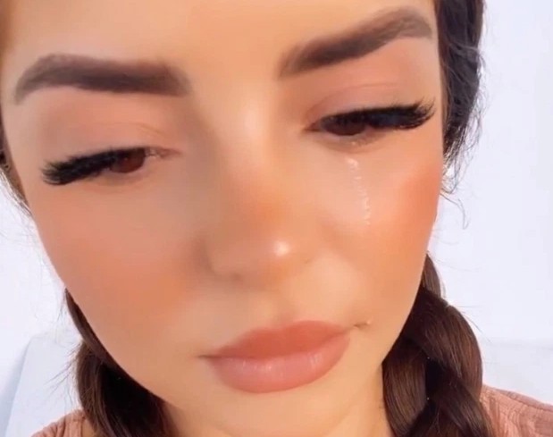 A modelo Demi Rose chorando  (Foto: Instagram)