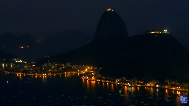 Apresentação de Anitta no The Tonight Show Starring Jimmy Fallon exibiu imagens do Rio de Janeiro (Foto: Reprodução)