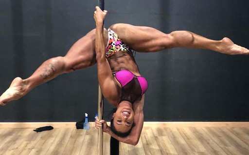 Gracyanne Barbosa Arrasa Na Flexibilidade Em Exercício Vogue Gente 2491