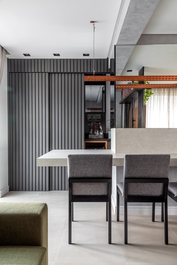 Marcenaria e móveis sob medida fazem espaço render em apartamento de 38 m² (Foto: Fábio Jr. Severo)